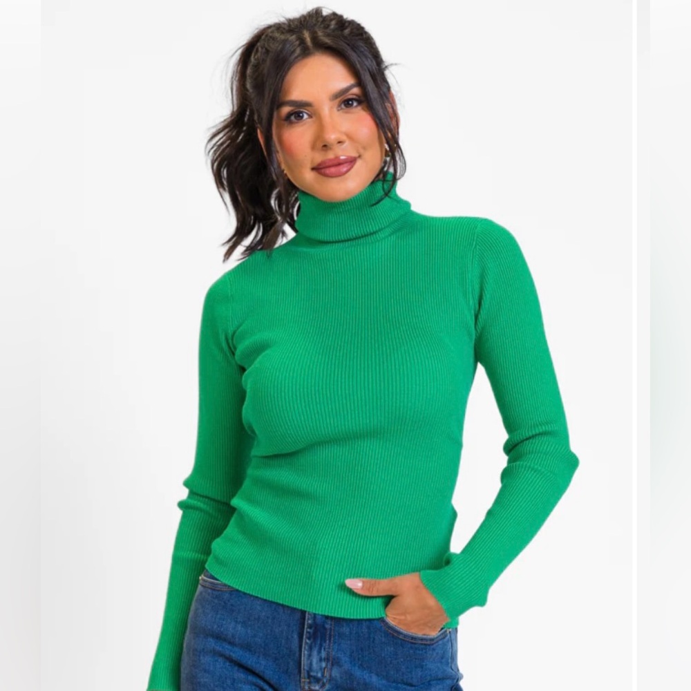 NWOT. Green turtleneck sweater with tie in back